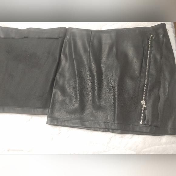 Lulus Black Vegan Leather Mini Skirt With Silver Zipper Details S - Picture 8 of 13